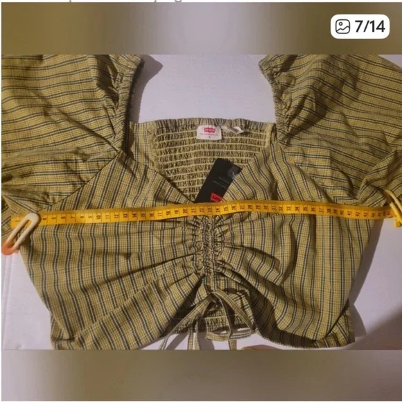 NWT Levi's Yellow
Striped Ruched
Crop Blouse size Medium - Picture 5 of 12